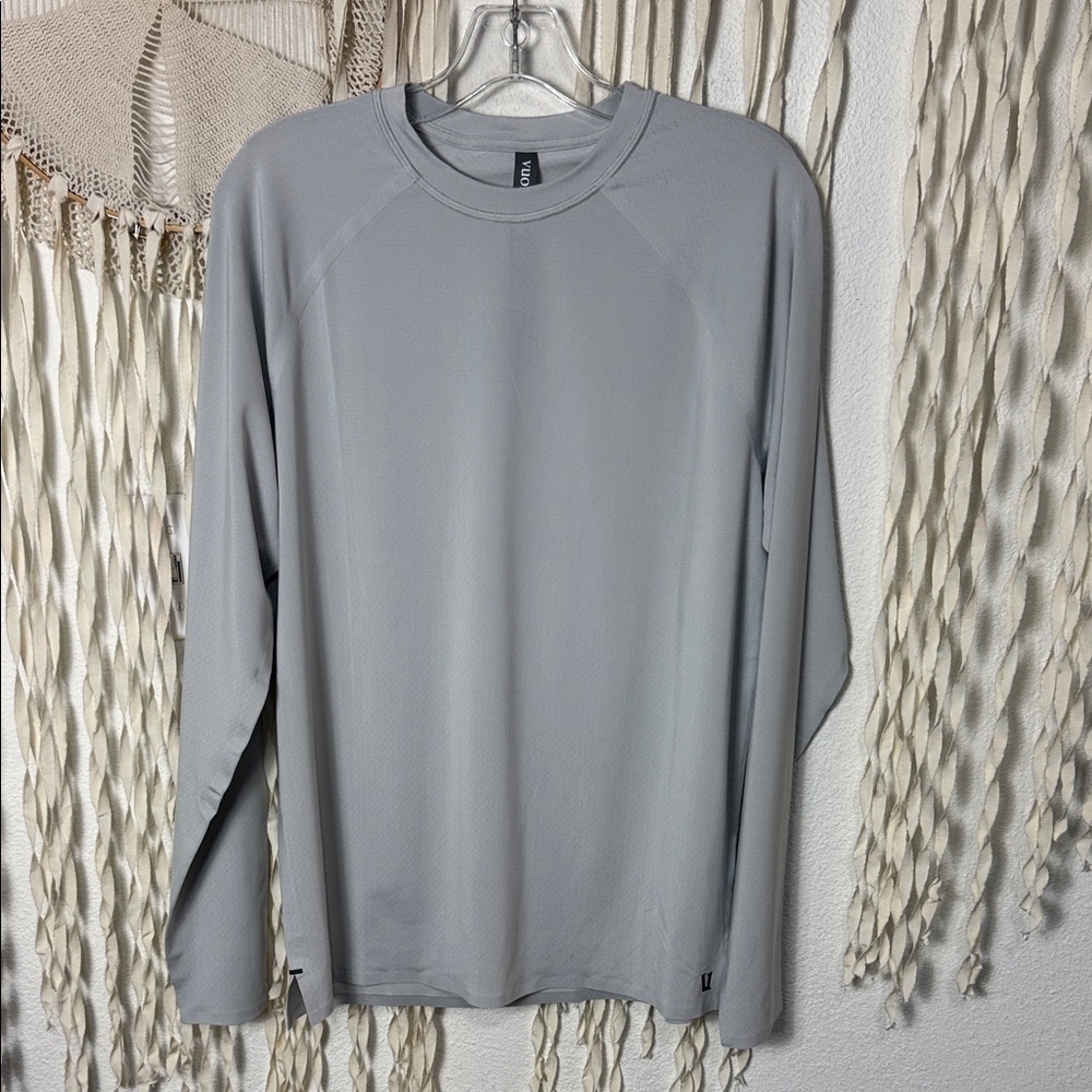 Vuori NWOT Light Gray Lightweight Long Sleeve Shirt Small V#1022